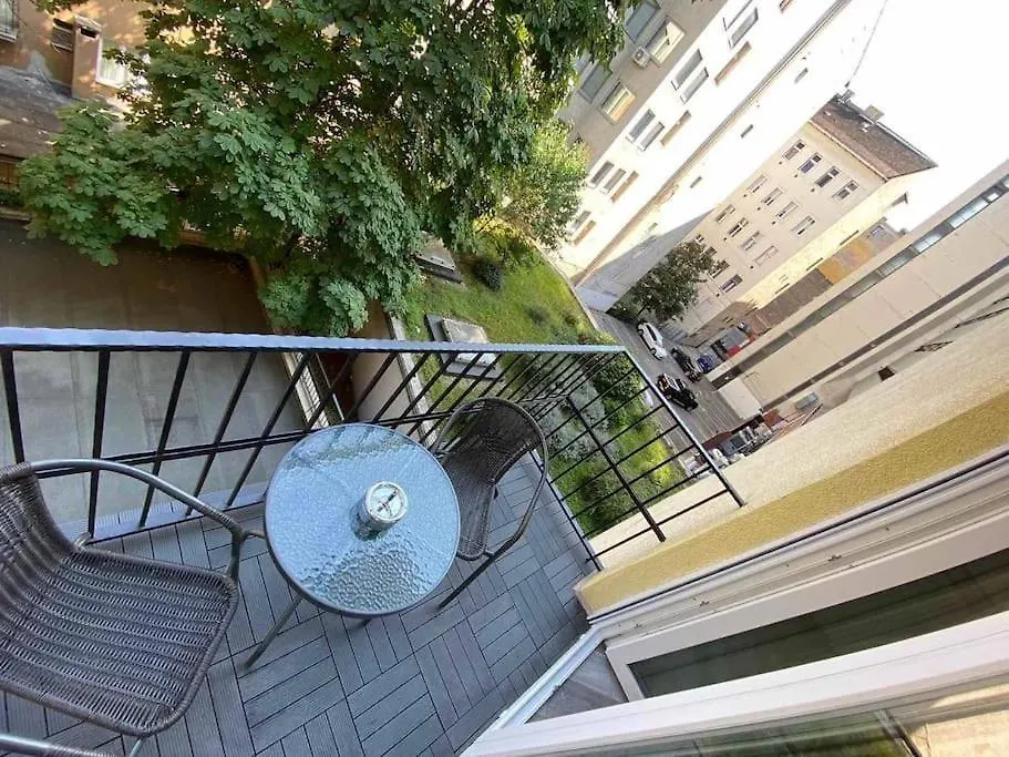 Extra Sok Szobas Apartman Budapest Kozpontjaban Apartment 0*,  Hungary
