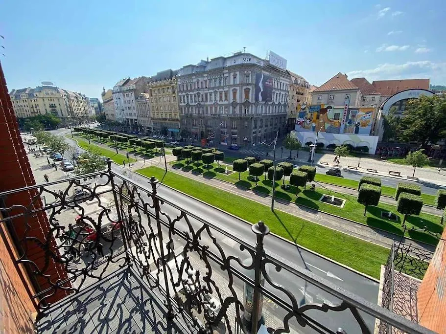 Extra Sok Szobas Apartman Budapest Kozpontjaban Apartment